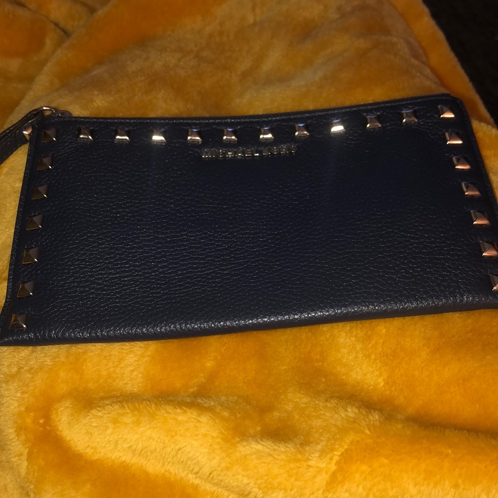 SOLD-Michael Kors wristlet